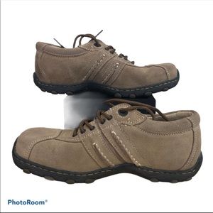 Dr Marten’s tan suede lace up square toe Oxfords